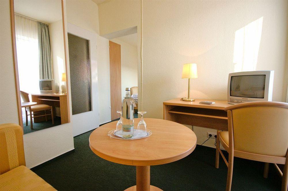 Hotel Wiking Киль Экстерьер фото