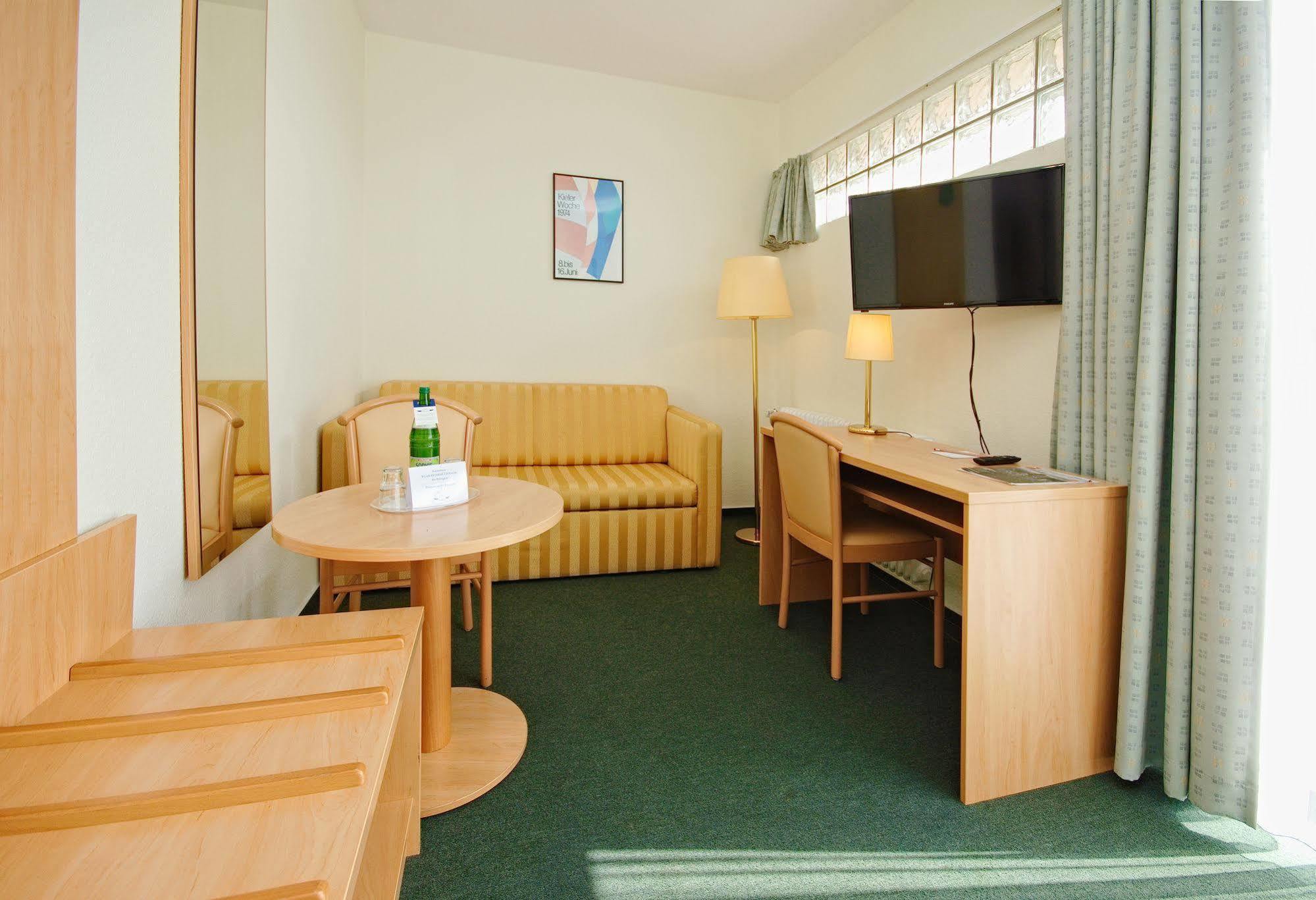 Hotel Wiking Киль Экстерьер фото