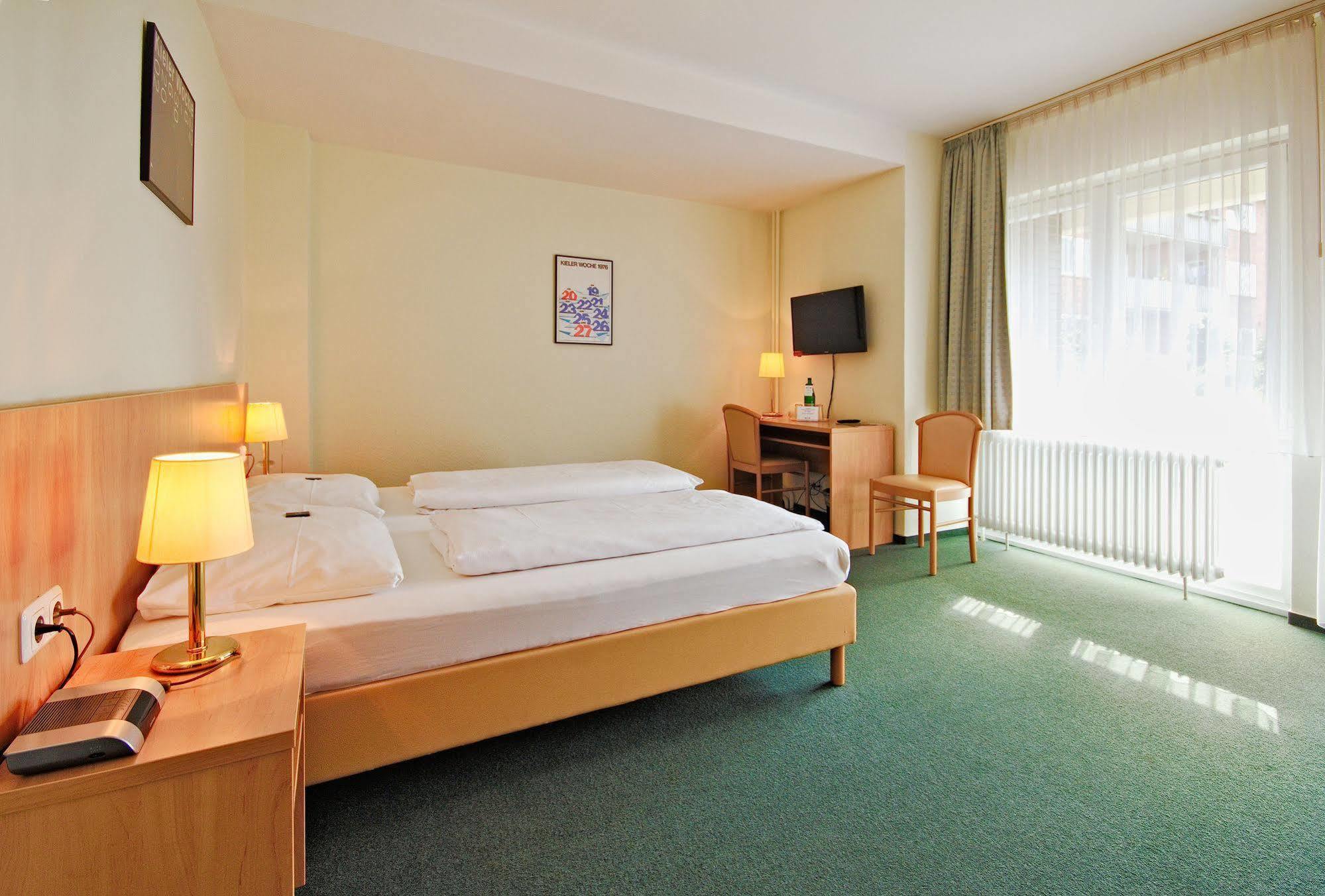 Hotel Wiking Киль Экстерьер фото